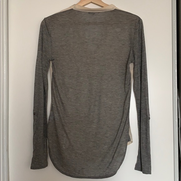 Aritzia Babaton silk JULIEN Blouse BEIGE/ GARY XS - Picture 5 of 5